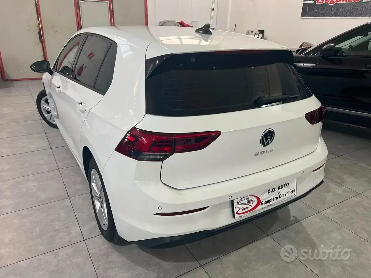 Usata VW Golf VII Life 116 CV (85 kW) 2021 Bianco Utilitaria