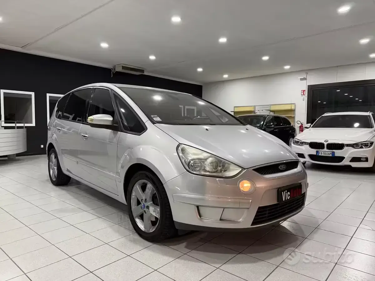 Usata Ford S-MAX Titanium 140 CV (102 kW) 2008 Grigio Monovolume