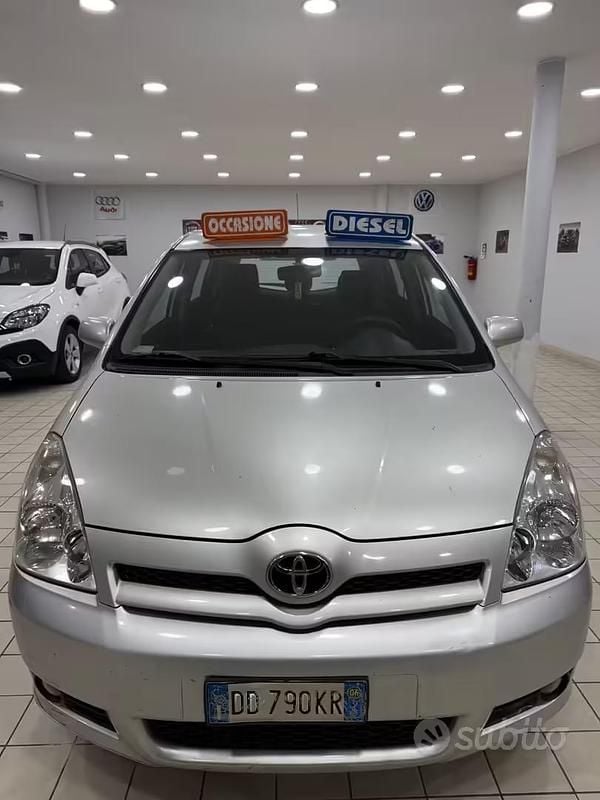 Usata Toyota Corolla Verso 136 CV (100 kW) 2006 Grigio Monovolume