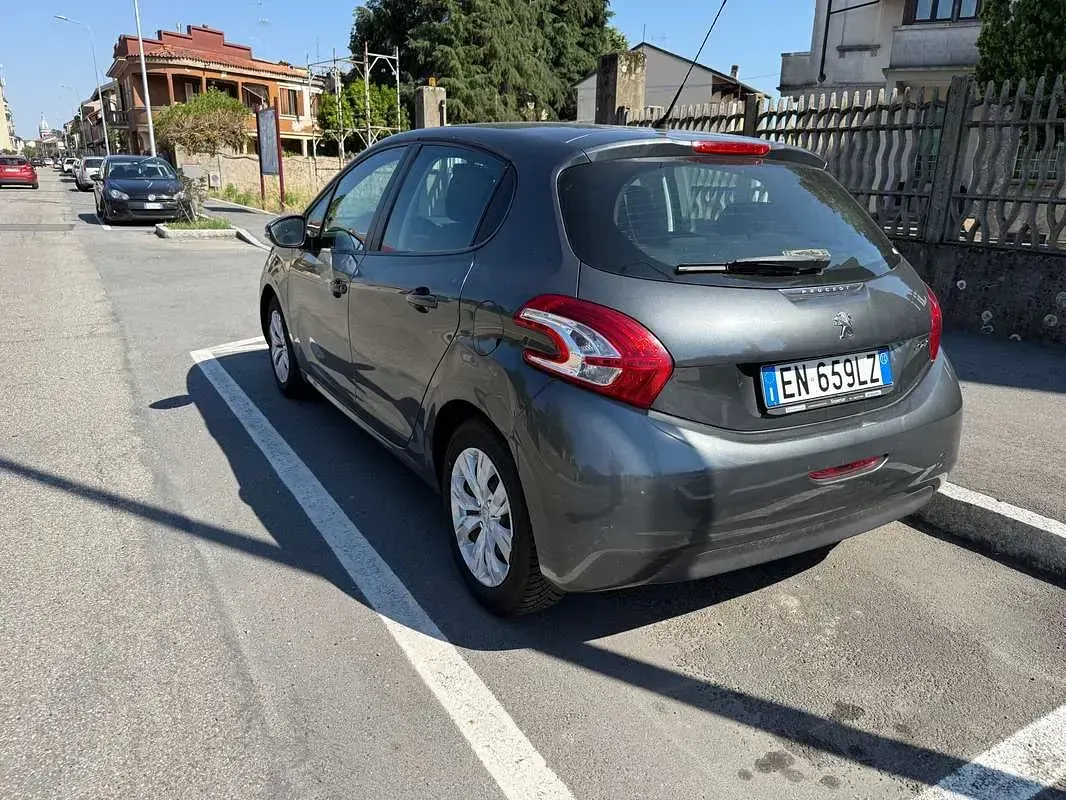 Usata Peugeot 208 Active 82 CV (60 kW) 2012 Grigio Utilitaria