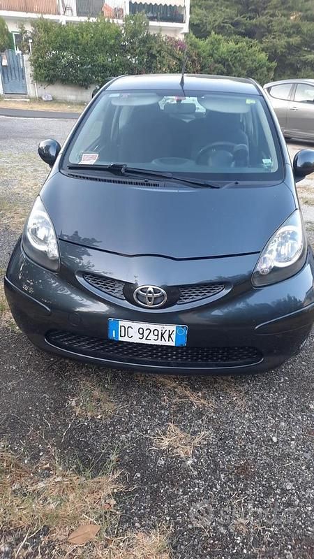 Usata Toyota Aygo 68 CV (50 kW) 2006 Nero Utilitaria