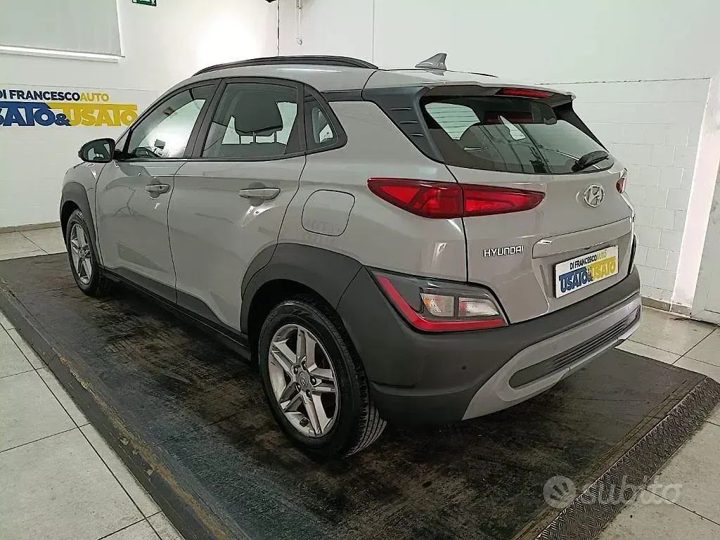 Usata Hyundai Kona 120 CV (88 kW) 2023 Grigio metallizzato SUV