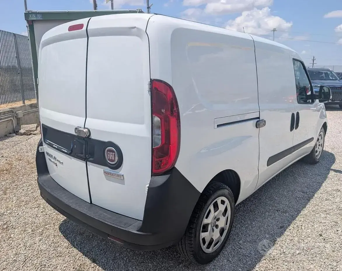 Usata Fiat Doblò 120 CV (88 kW) 2017 Bianco Monovolume