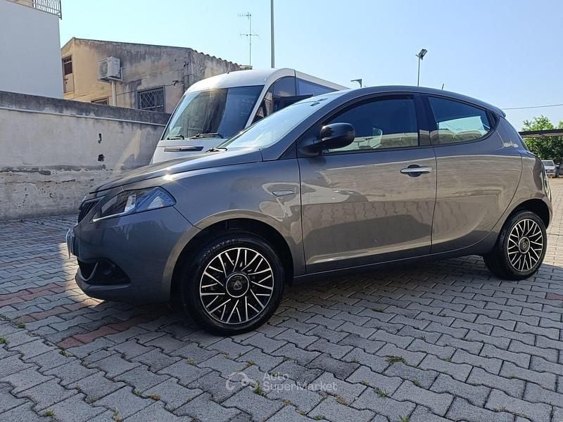 Usata Lancia Ypsilon S 69 CV (50 kW) 2024 Grigio Utilitaria
