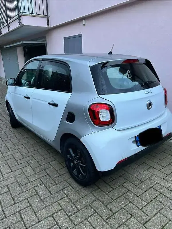 Usata Smart ForFour Prime 71 CV (52 kW) 2015 Bianco Utilitaria