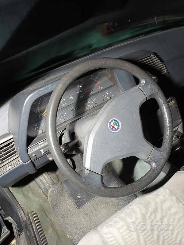 Usata Alfa Romeo 164 145 CV (106 kW) 1989 Verde Berlina