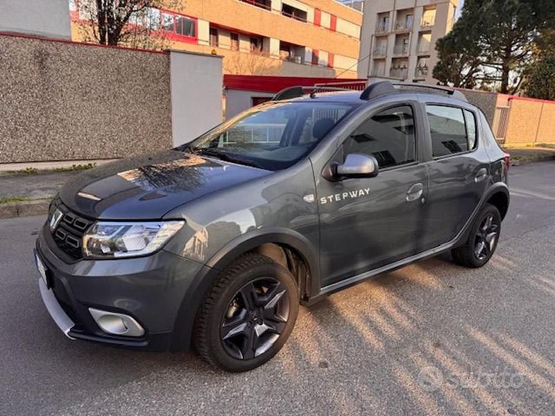 Usata Dacia Sandero 2017 Grigio Berlina