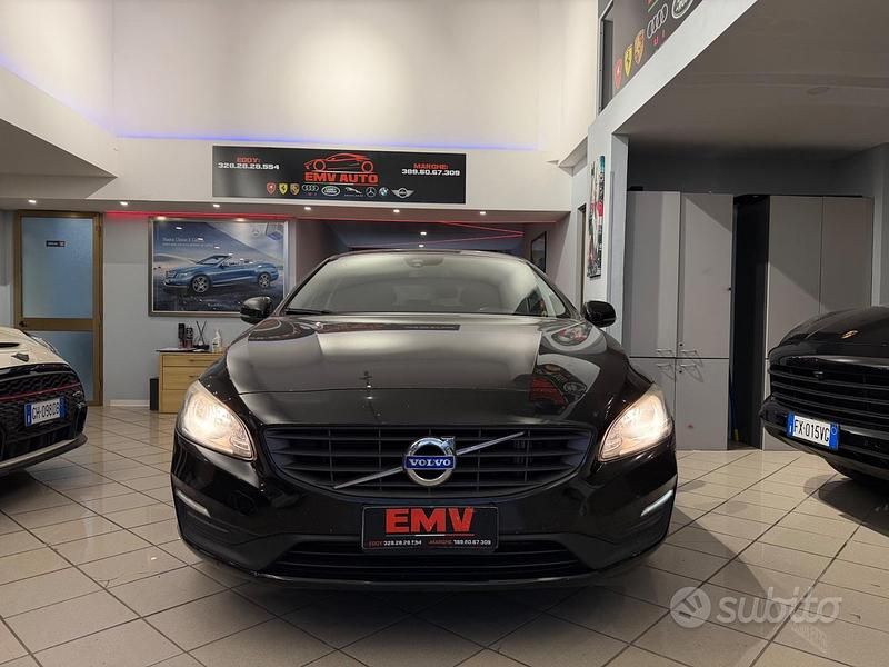 Usata Volvo V60 Summum 150 CV (110 kW) 2016 Nero Station wagon