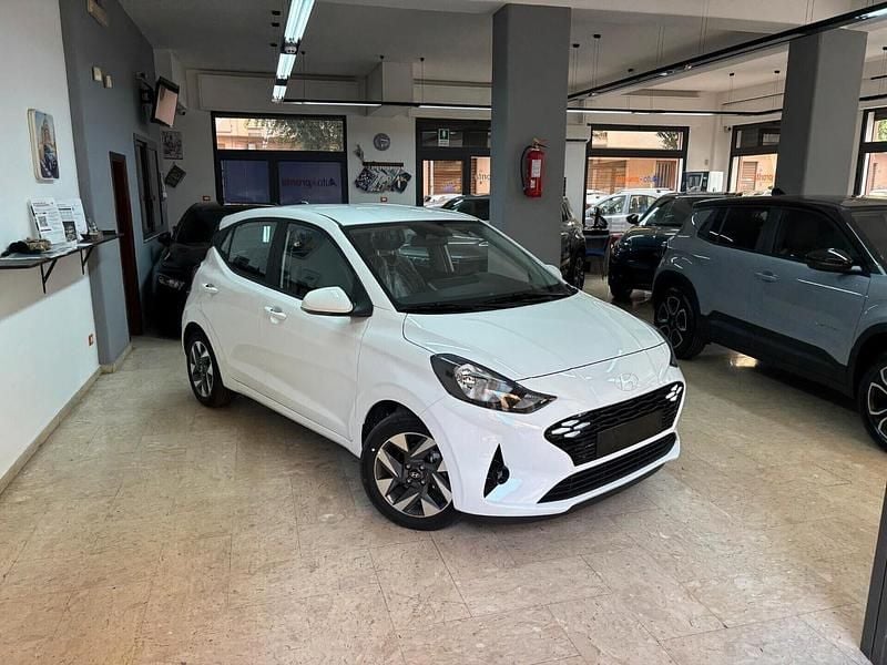 Bianco Nuova 2025 Hyundai i10 Due volumi | 17.490 € - Immagine 1/4