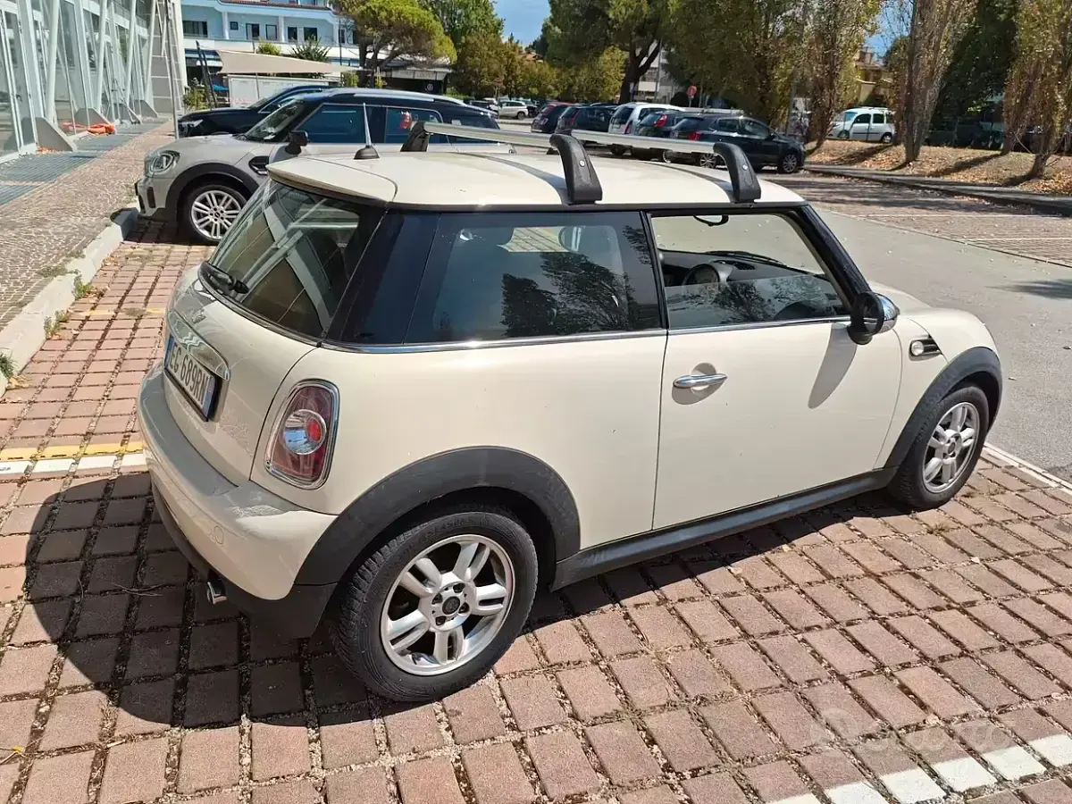 Usata Mini Cooper Coupé 122 CV (89 kW) 2011 Beige Coupé