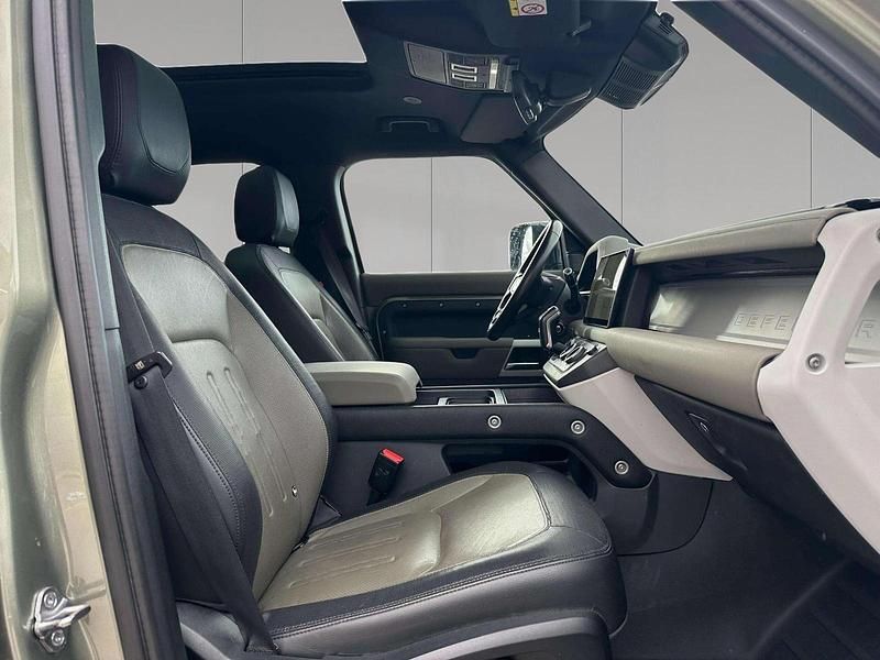 Usata Land Rover Defender SE Dynamic 300 CV (220 kW) 2021 Pangea green SUV