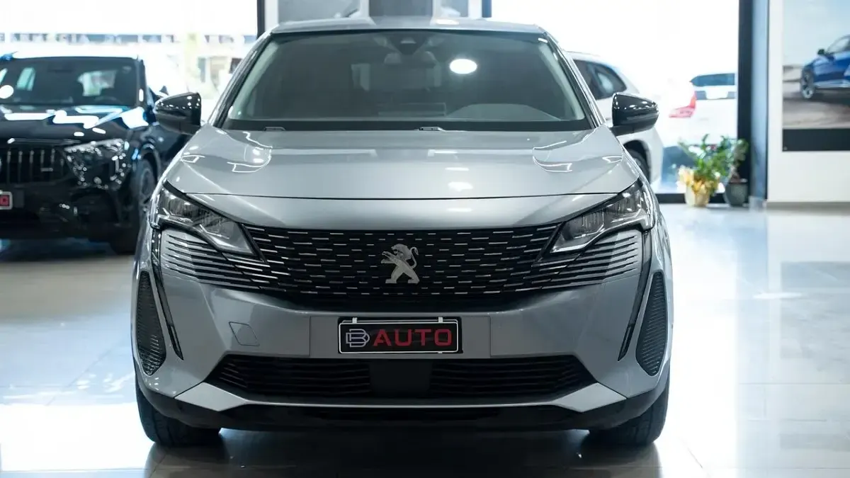 Usata Peugeot 3008 Allure 131 CV (96 kW) 2022 Argento SUV