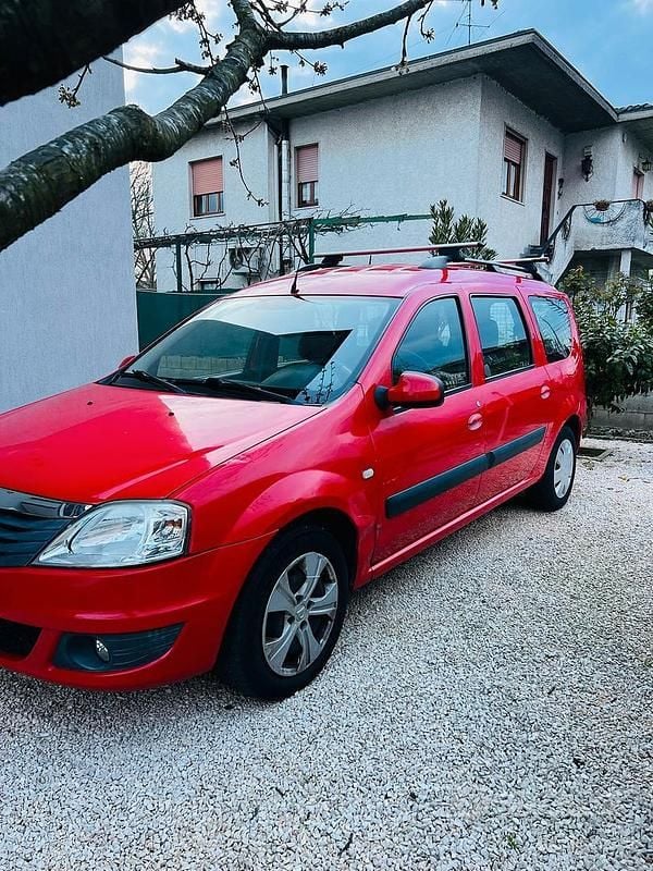 Usata Dacia Logan 85 CV (62 kW) 2011 Rosso Station wagon