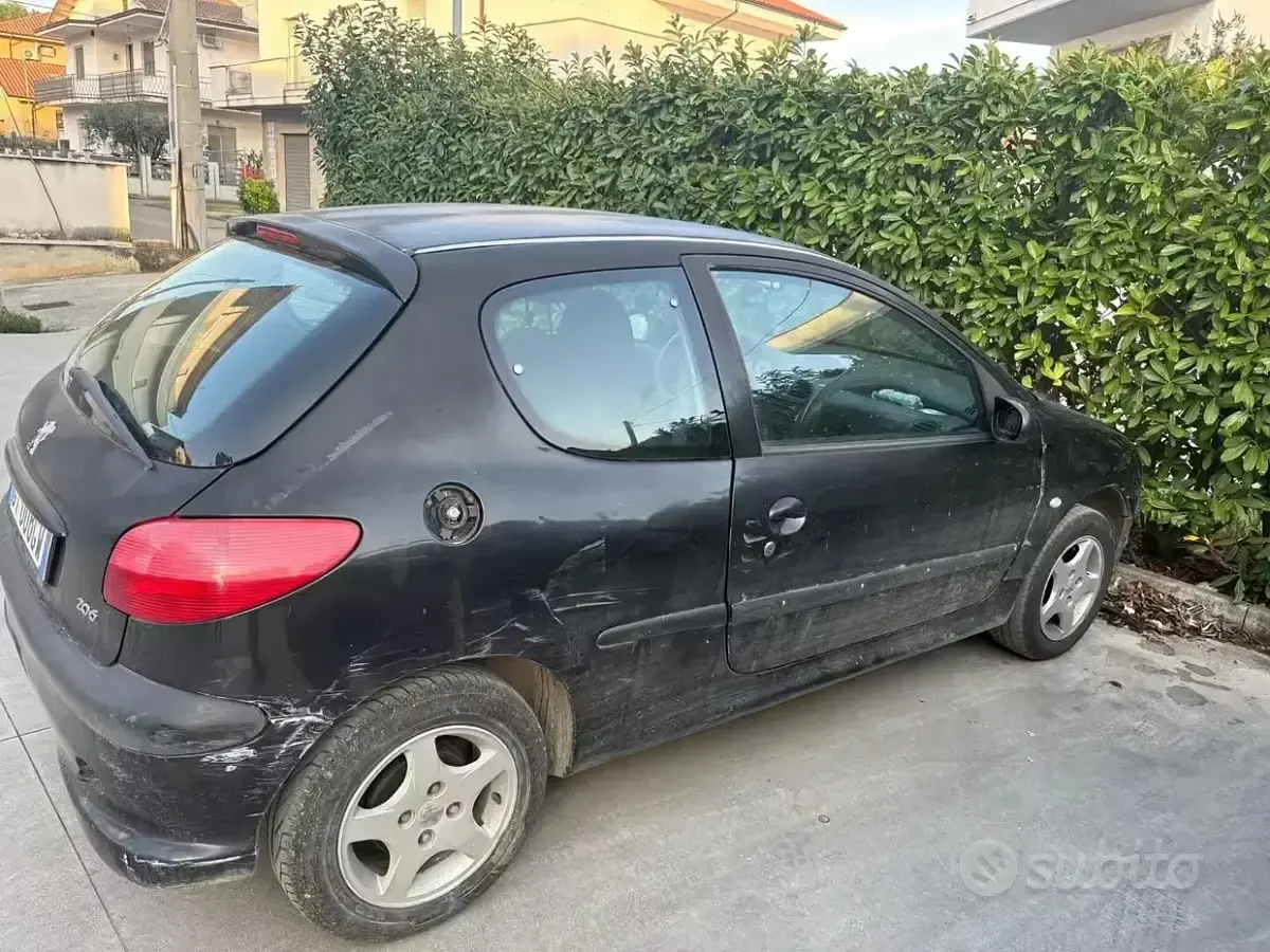 Usata Peugeot 206 60 CV (44 kW) 2004 Nero Berlina