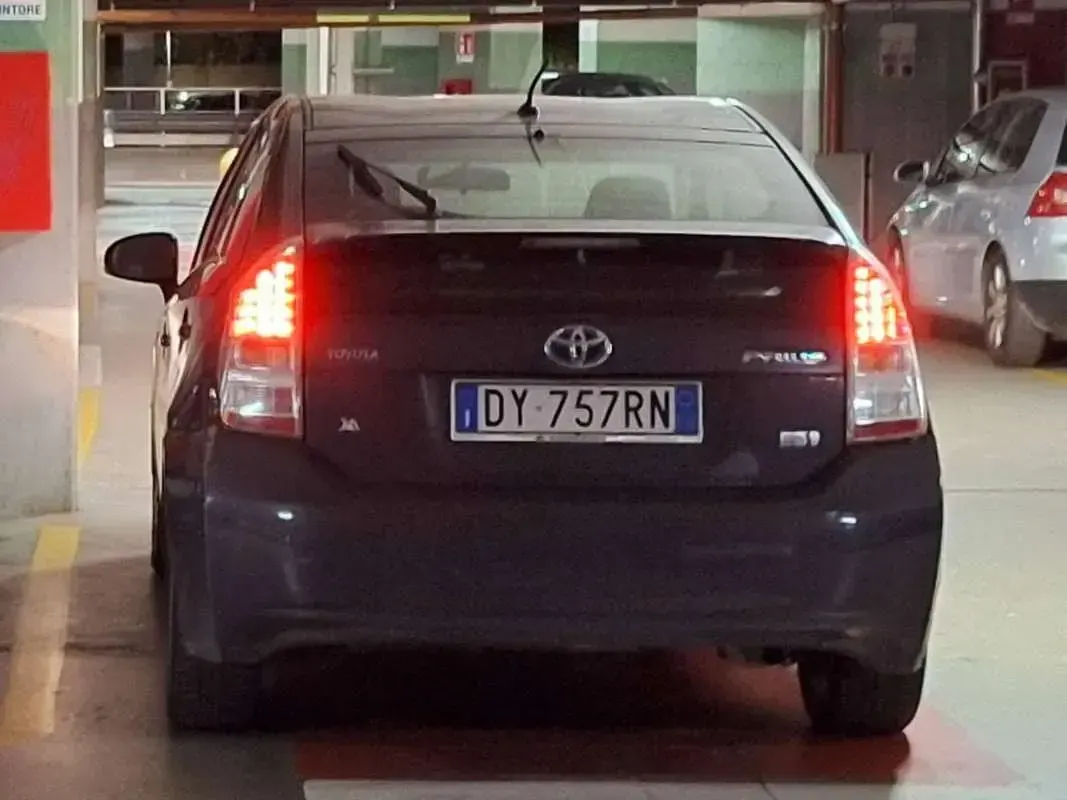 Usata Toyota Prius Active 99 CV (72 kW) 2009 Grigio Utilitaria