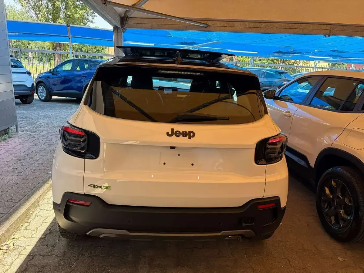 Nuova Jeep Avenger 145 CV (106 kW) 2025 Stone tetto vulcano SUV