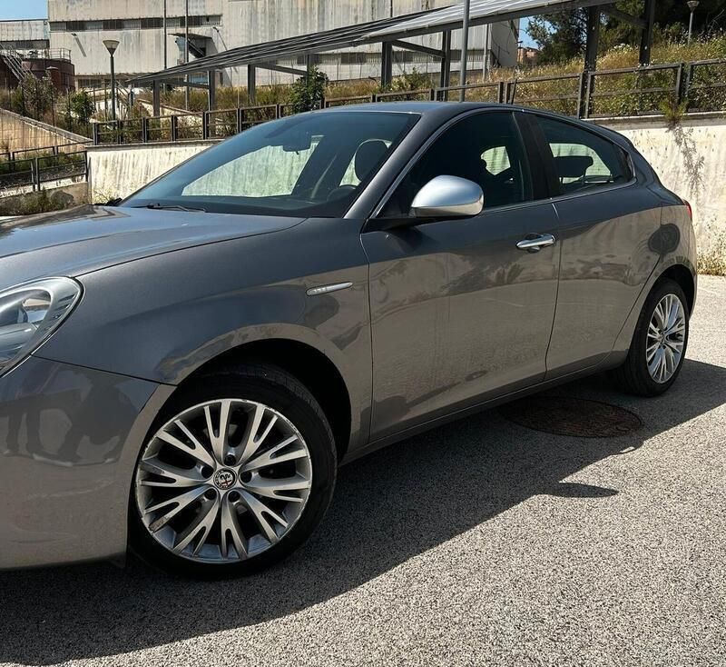 Usata Alfa Romeo Giulietta Business 120 CV (88 kW) 2017 Grigio Utilitaria