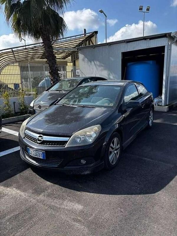 Usata Opel Astra GTC Enjoy 116 CV (85 kW) 2008 Nero Berlina