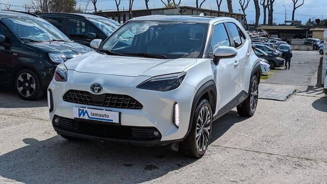 Usata Toyota Yaris Hybrid 92 CV (67 kW) 2021 Bianco Monovolume