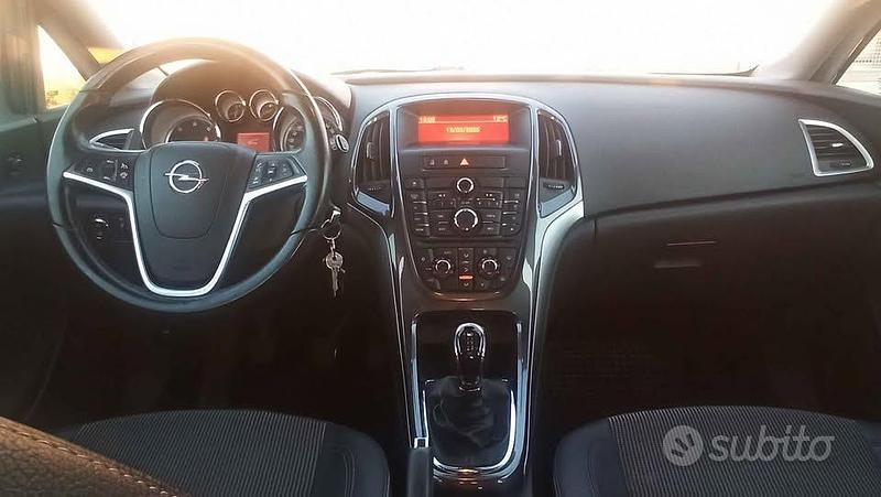 Usata Opel Astra 110 CV (80 kW) 2014 Bianco Station wagon