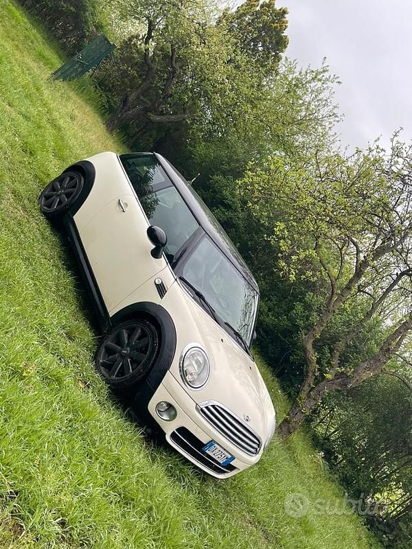 Usata Mini Cooper D 110 CV (80 kW) 2009 Bianco Utilitaria
