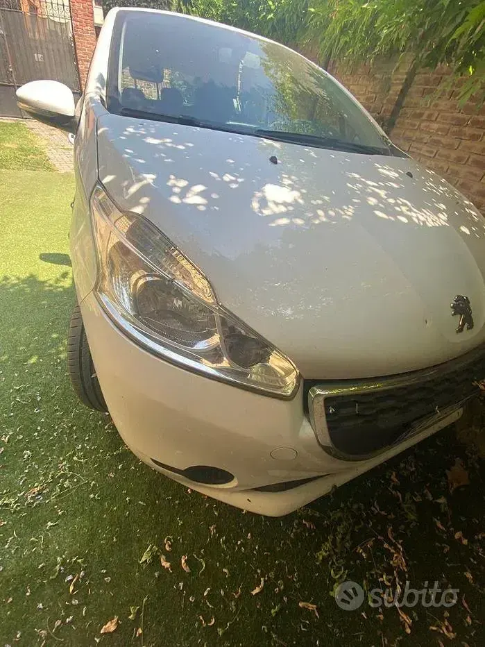 Usata Peugeot 208 68 CV (50 kW) 2015 Bianco Utilitaria