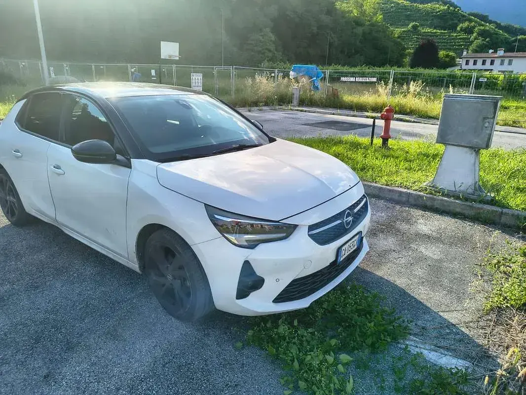 Usata Opel Corsa GS Line 101 CV (74 kW) 2020 Bianco Utilitaria