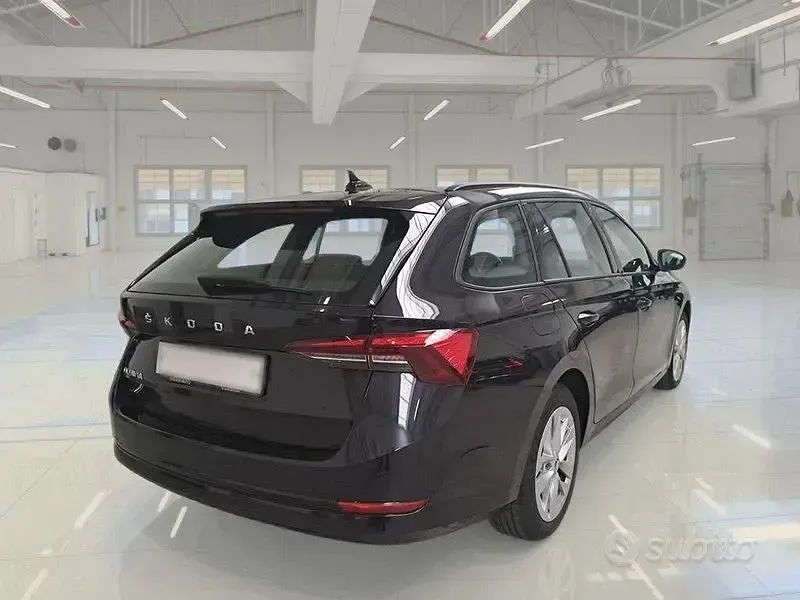 Usata Skoda Octavia Executive 149 CV (109 kW) 2022 Nero Station wagon