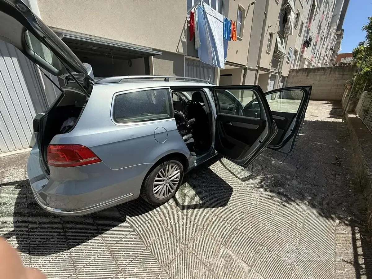 Usata VW Passat 140 CV (102 kW) 2013 Blu Station wagon