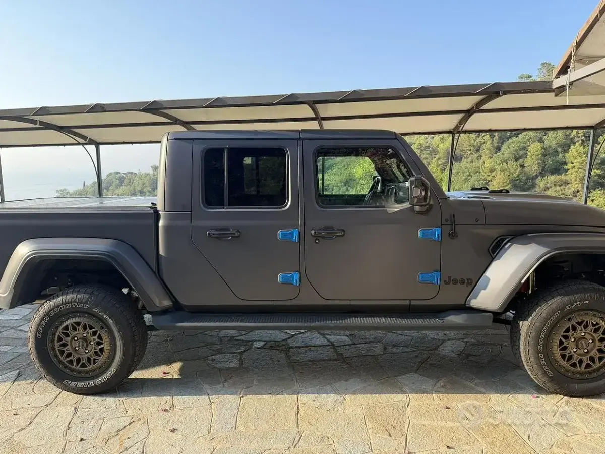Usata Jeep Gladiator 264 CV (194 kW) 2022 Bluazzurro Pick-up