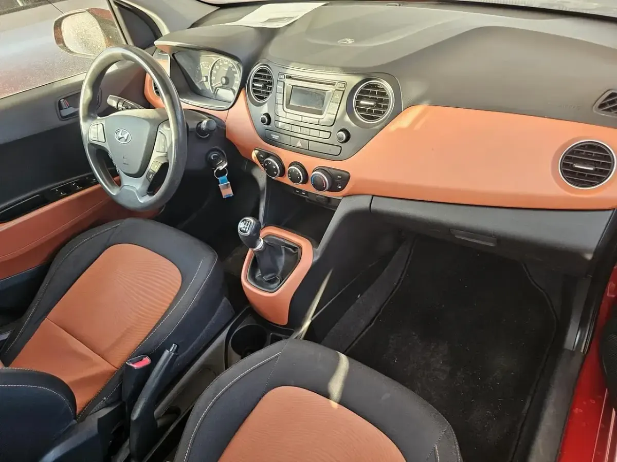 Usata Hyundai i10 Style 66 CV (48 kW) 2014 Rosso Utilitaria