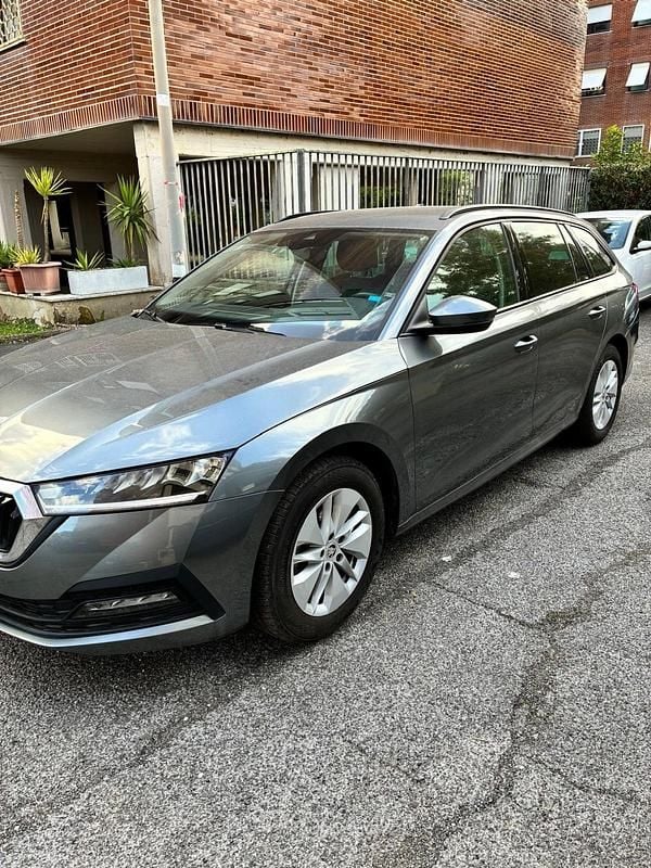 Usata Skoda Octavia 110 CV (80 kW) 2023 Gray Station wagon