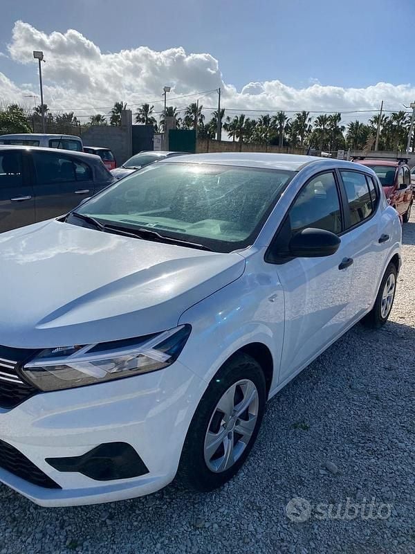 Begagnad Dacia Sandero Essentiel 91 HK (66 kW) 2024 Vit Sedan