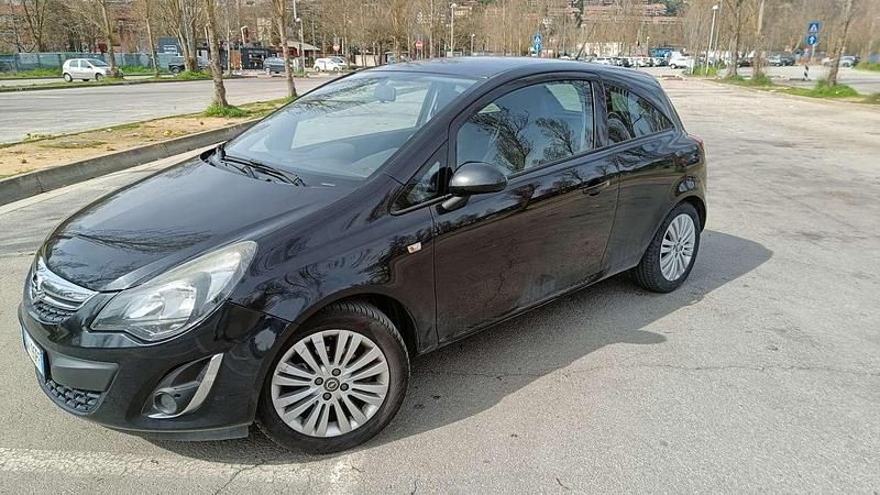 Usata Opel Corsa Edition 75 CV (55 kW) 2014 Utilitaria