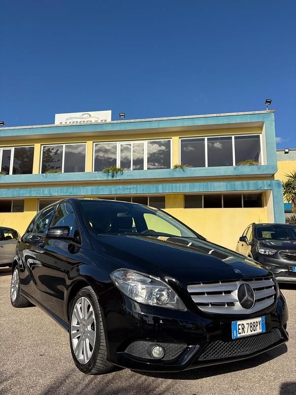 Nero Usata 2013 Mercedes B180 Premium Monovolume | 8700 € (Buon prezzo) - Immagine 1/4