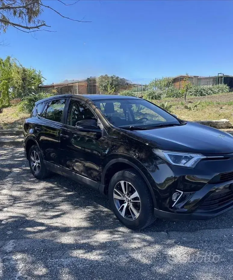 Usata Toyota RAV4 143 CV (105 kW) 2017 Marrone SUV