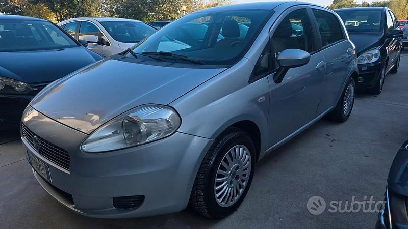 Grigio Usata 2006 Fiat Grande Punto Active Due volumi | 2750 € (Cara) - Immagine 1/4
