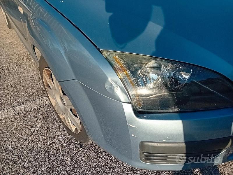 Usata Ford Focus 90 CV (66 kW) 2006 Blu Berlina