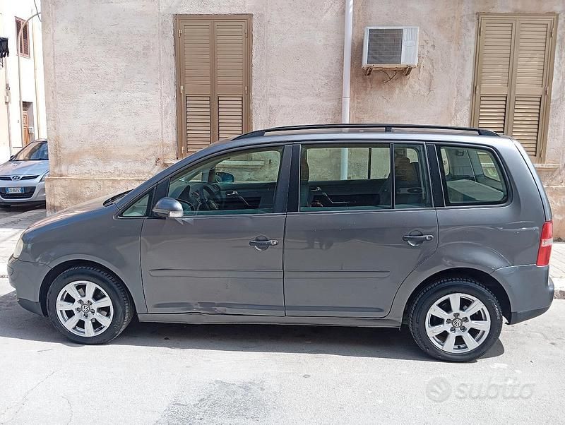Usata VW Touran 105 CV (77 kW) 2005 Grigio Monovolume