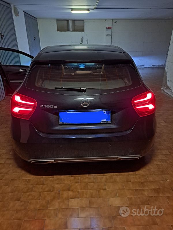 Usata Mercedes A180 109 CV (80 kW) 2018 Nero Berlina