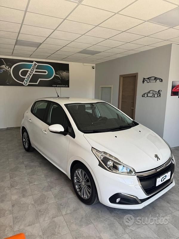 Usata Peugeot 208 Active 75 CV (55 kW) 2016 Bianco Utilitaria