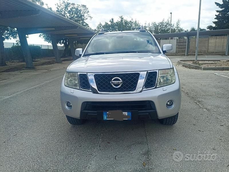 Usata Nissan Navara 190 CV (139 kW) 2010 Grigio Pick-up