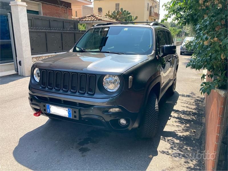 Usata Jeep Renegade Trailhawk 170 CV (125 kW) 2017 Grigio SUV