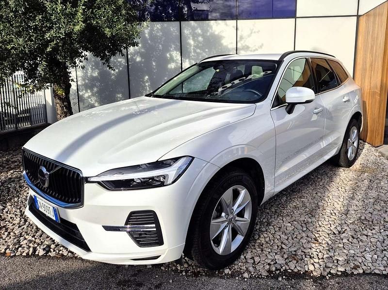 Crystal white Usata 2023 Volvo XC60 Core SUV | 31.900 € (Super prezzo) - Immagine 1/4