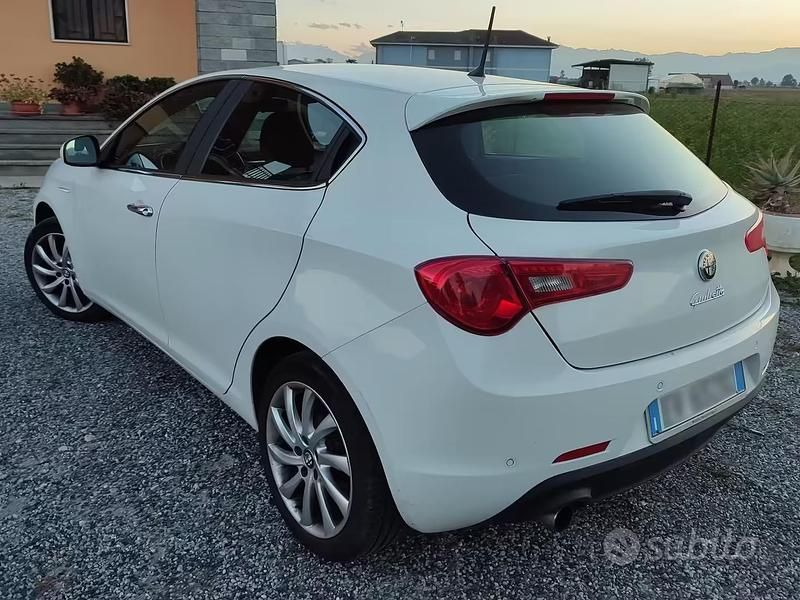 Usata Alfa Romeo Giulietta Distinctive 120 CV (88 kW) 2014 Bianco Utilitaria