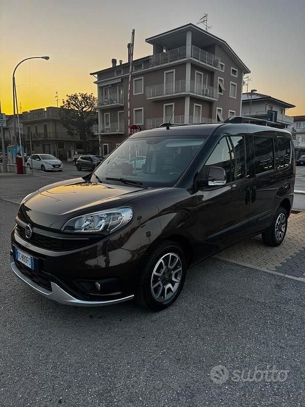 Usata Fiat Doblò Trekking 120 CV (88 kW) 2016 Marrone Monovolume