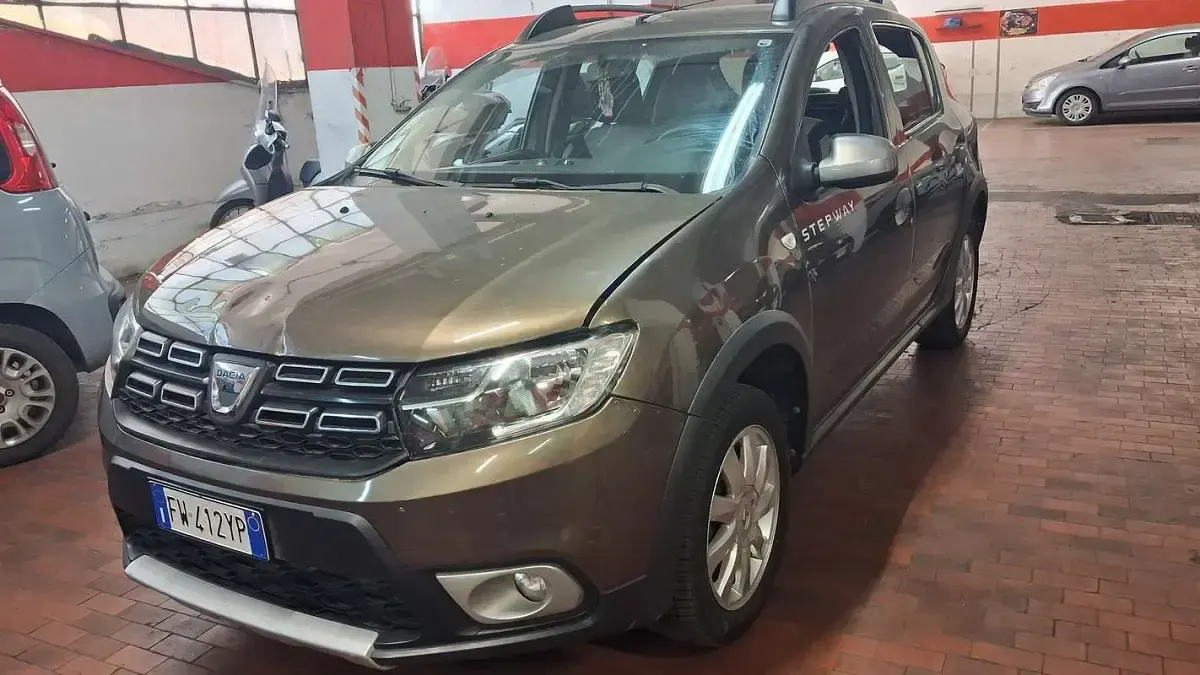 Usata Dacia Sandero Ambiance 90 CV (66 kW) 2017 Utilitaria