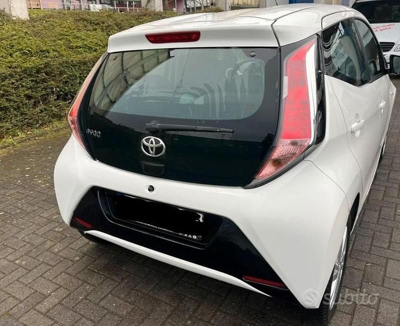 Usata Toyota Aygo X-play 2017 Bianco Utilitaria