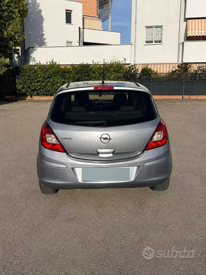 Usata Opel Corsa Cosmo 80 CV (58 kW) 2009 Grigio Utilitaria