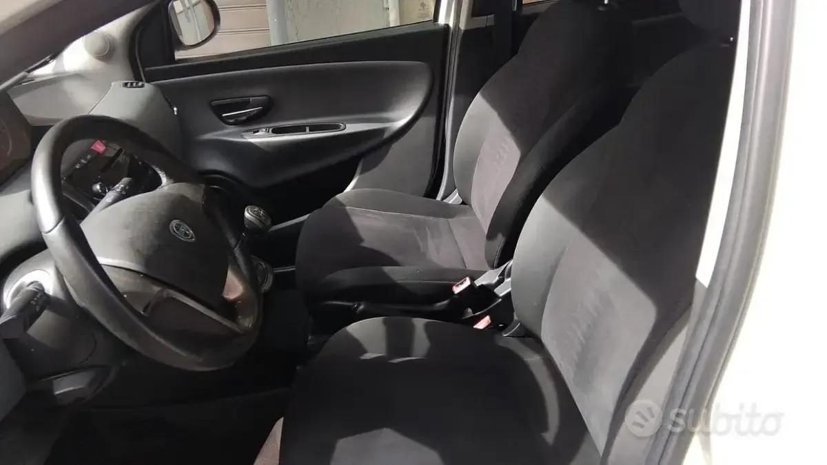 Usata Lancia Ypsilon 95 CV (69 kW) 2013 Bianco Utilitaria